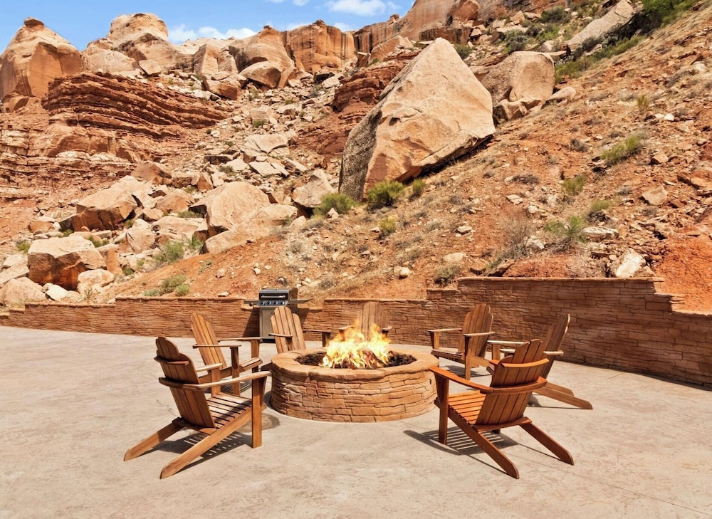 Bluff Dwellings Resort 63/67