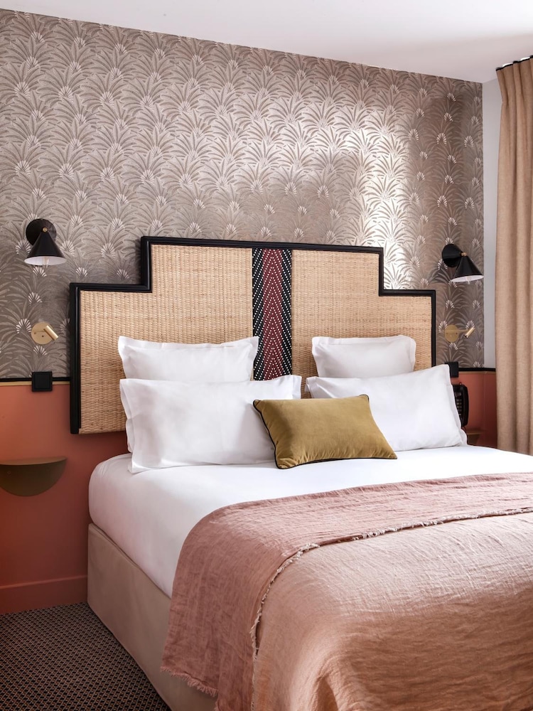 PALM, DELUXE, DOUBLE OR TWIN BED