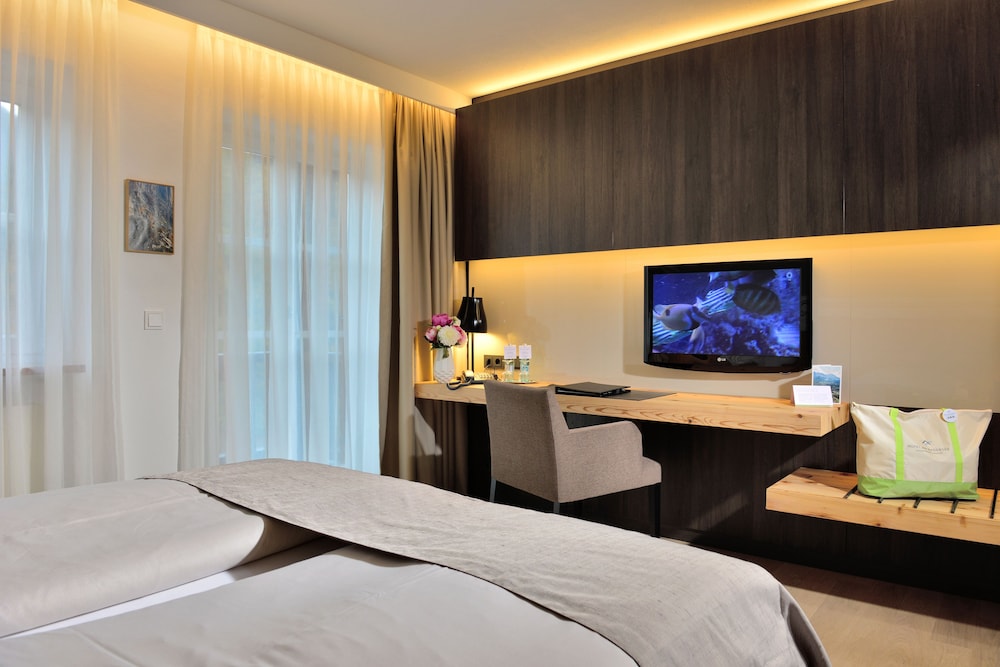 HOTEL AM BADERSEE 12/64