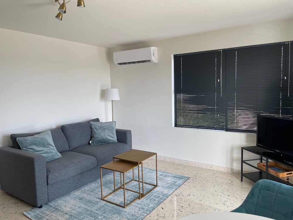 The Vistalmar Ocean View Apartments 23/50