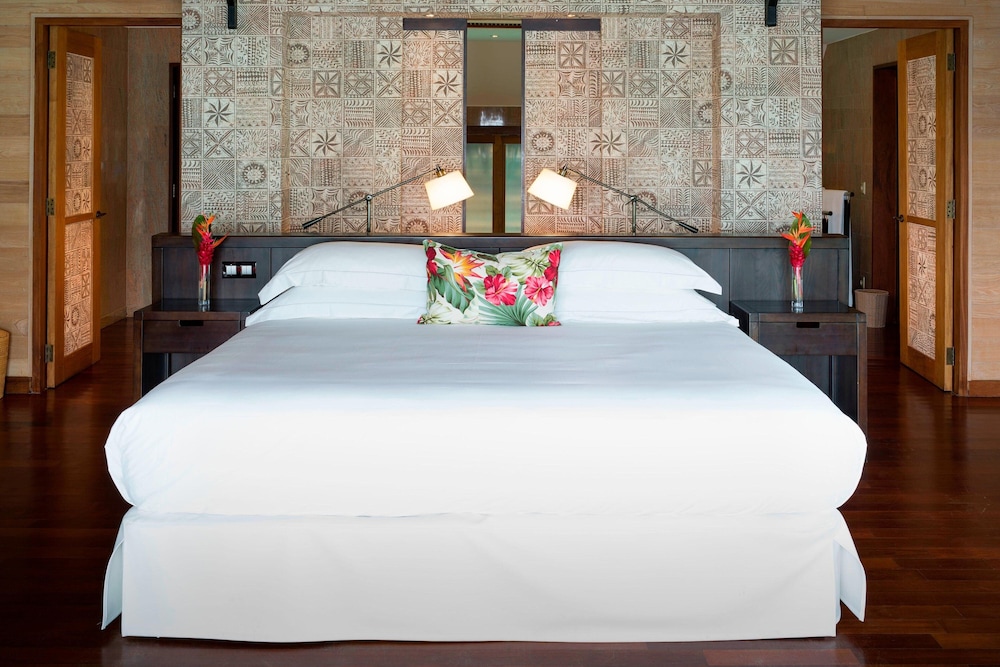 Overwater, Deluxe, Villa, King Bed, with View 2/2
