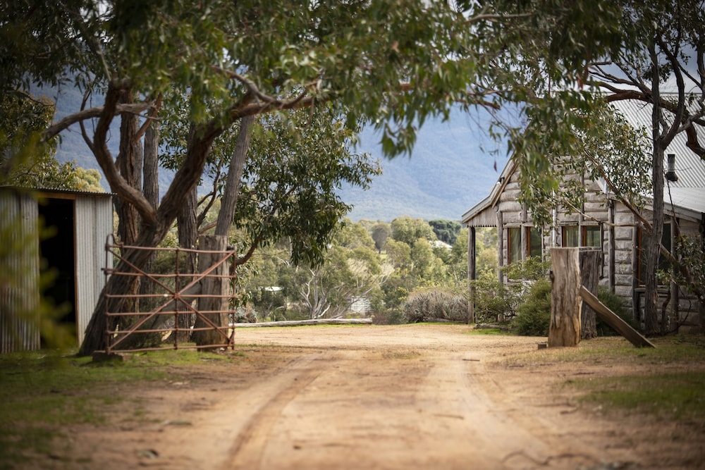 Grampians Pioneer Cottages 48/52