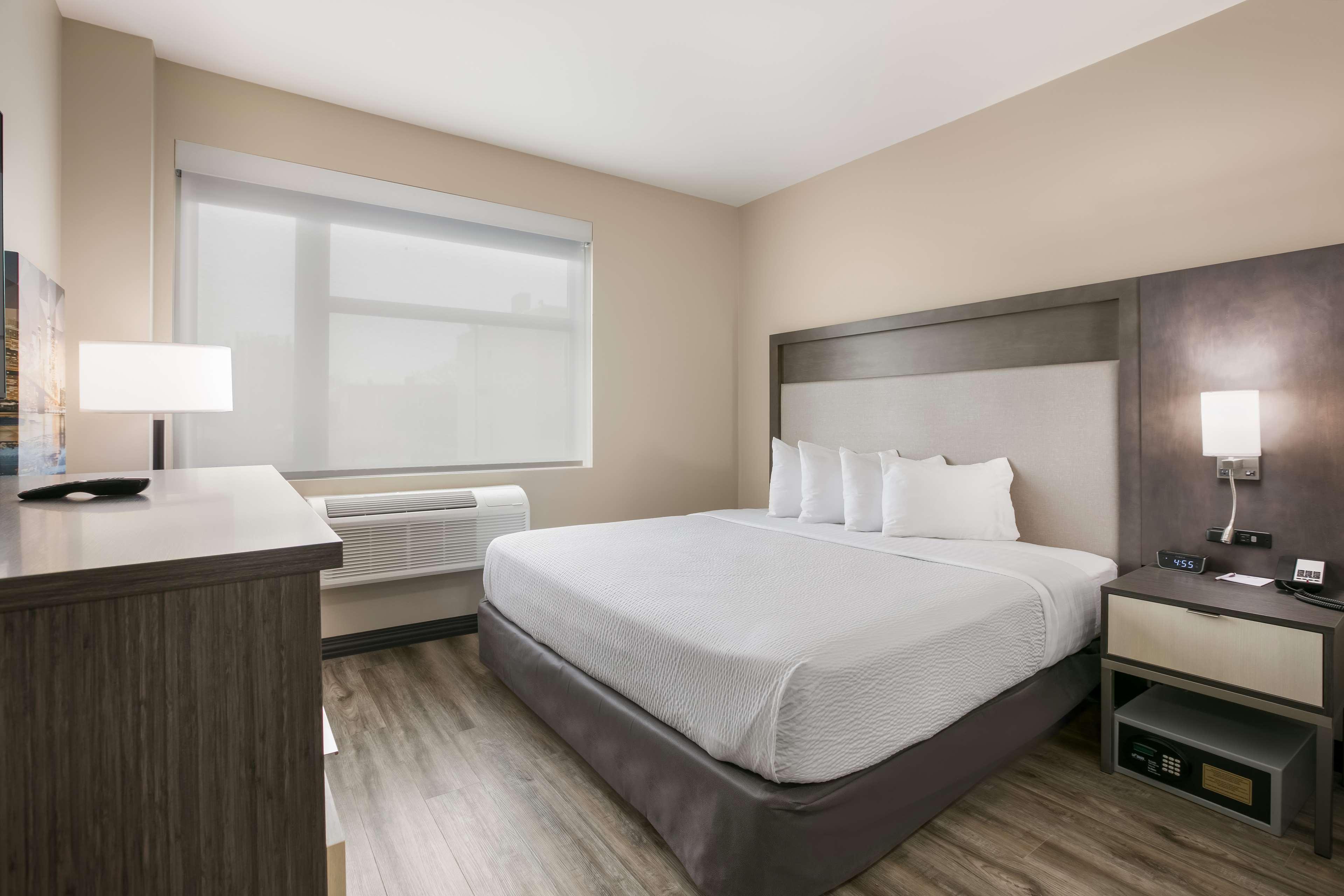 Executive Residency Bronx 12/36