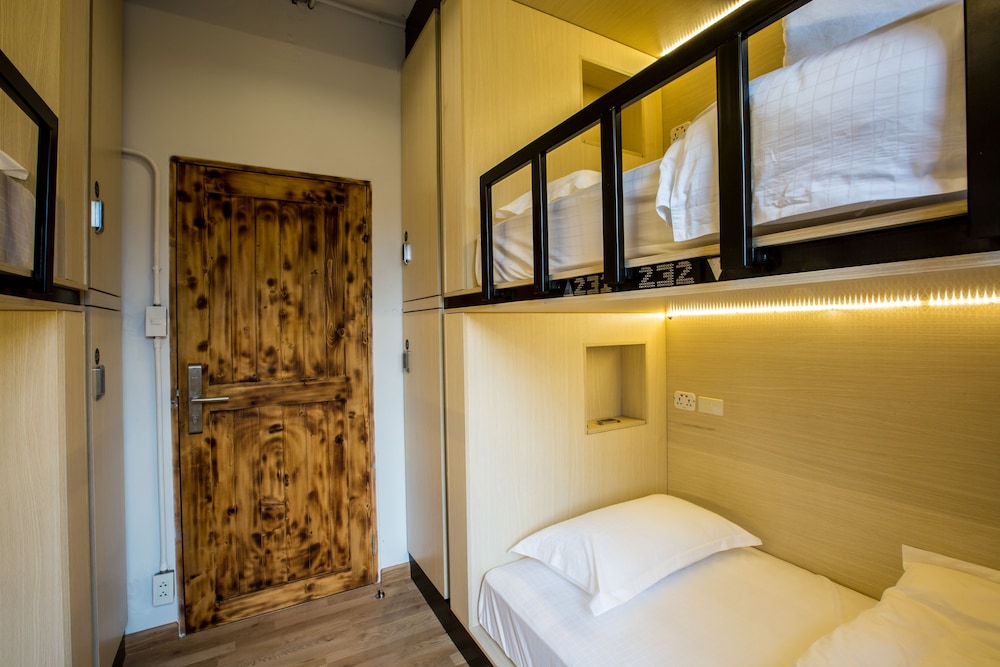 Bed To Bangkok 18/50