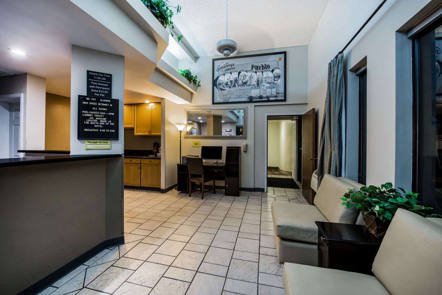 Super 8 by Wyndham Pueblo 8/42