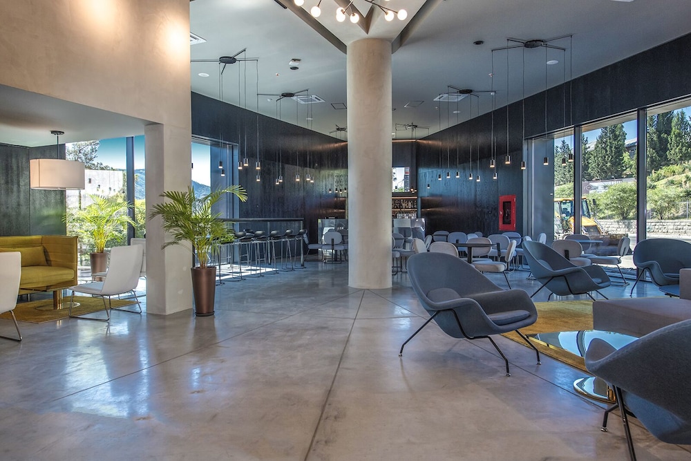 Golden Tulip Design Tbilisi 25/55