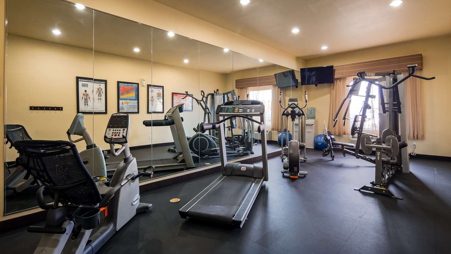 Best Western Plus Christopher Inn & Suites 16/32