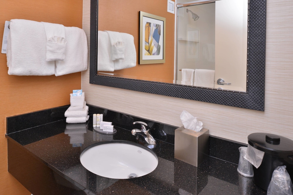 Fairfield Inn Rochester Henrietta/University Area 8/28