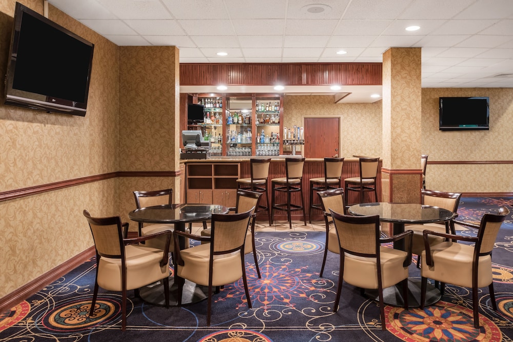 Capitol Plaza Hotel Jefferson City 33/38