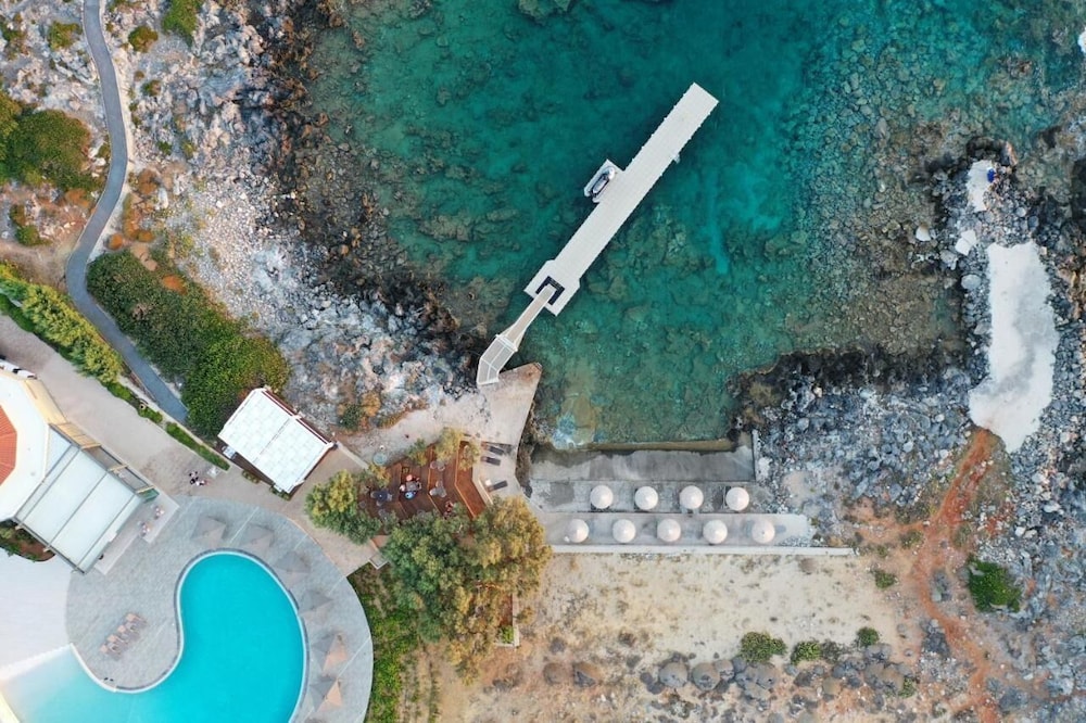 Kavos Hotel 42/80