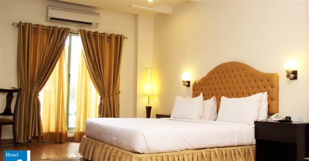 Hotel Javson Sialkot 27/60