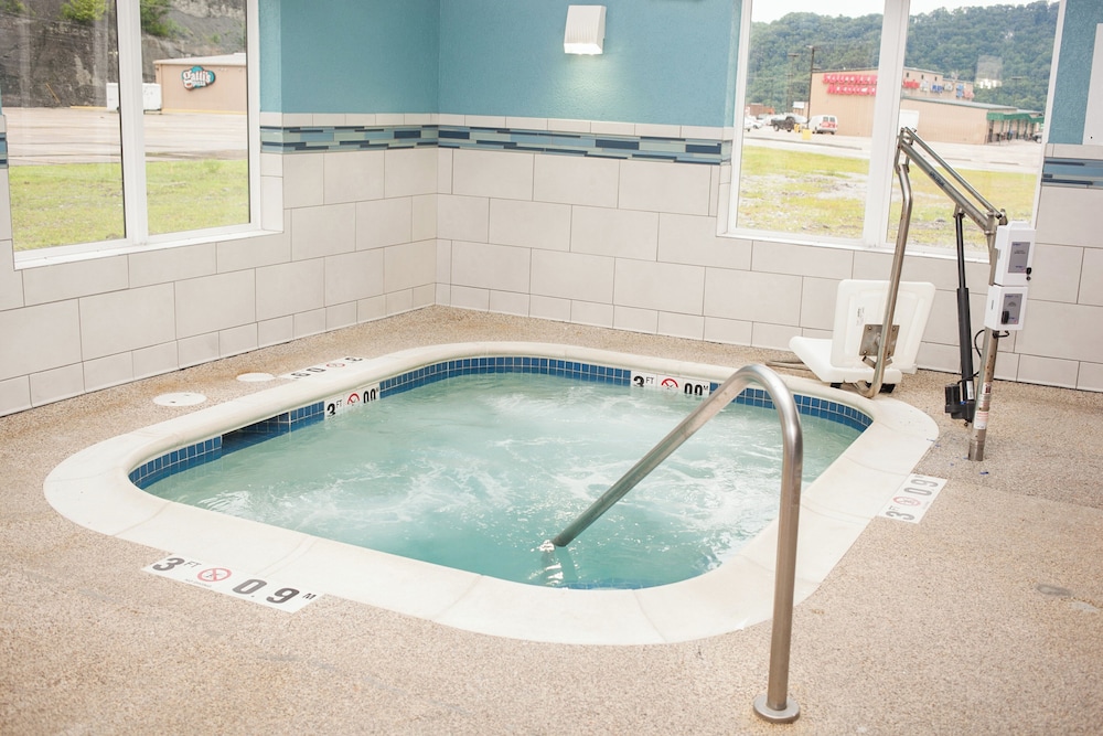 Holiday Inn Express and Suites Logan an IHG Hotel 43/71