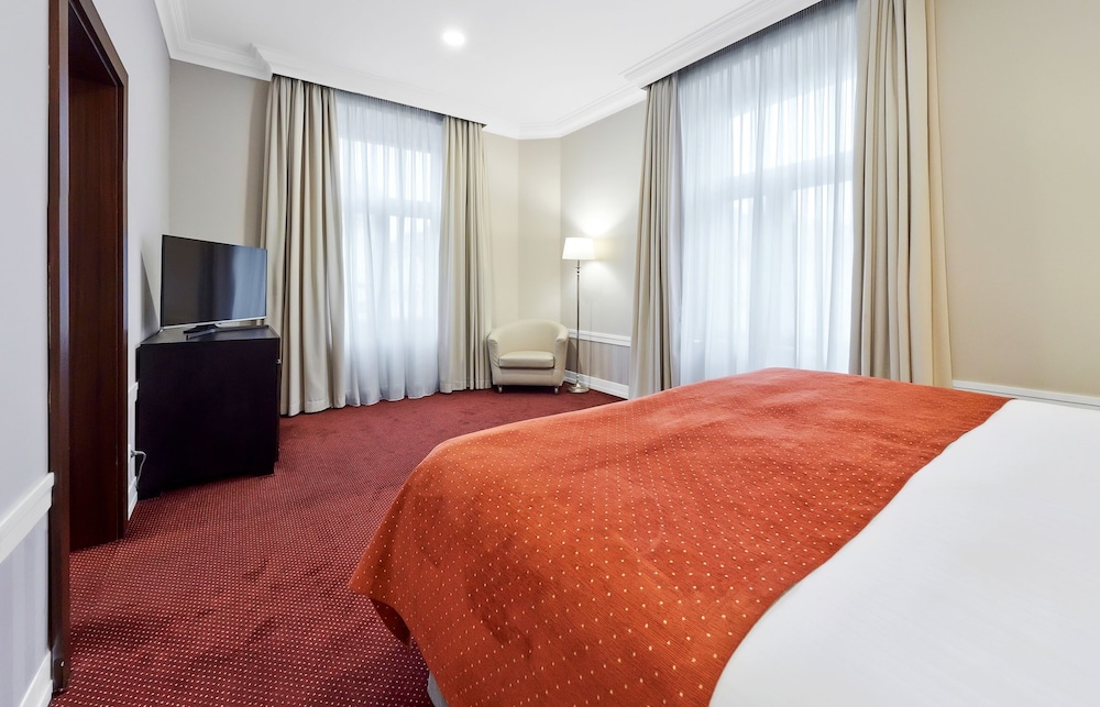 La Boutique Hotel 12/48