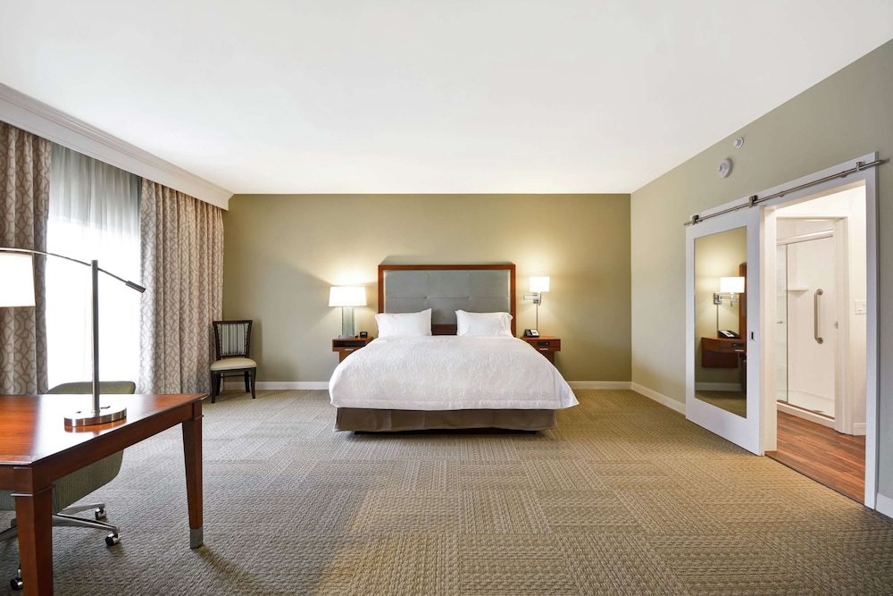 STUDIO, KING BED, ACCESSIBLE