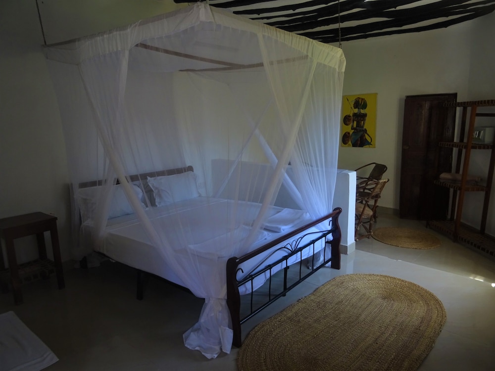 Makuti Beach Bungalows 29/65