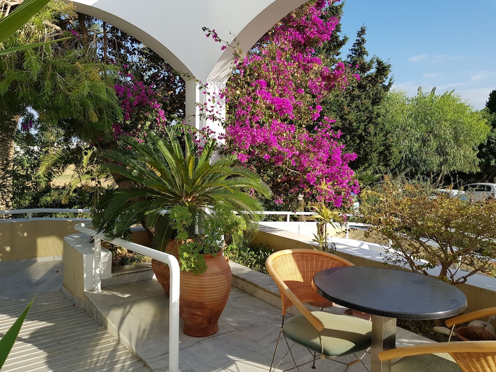 Mantenia Hotel 28/50