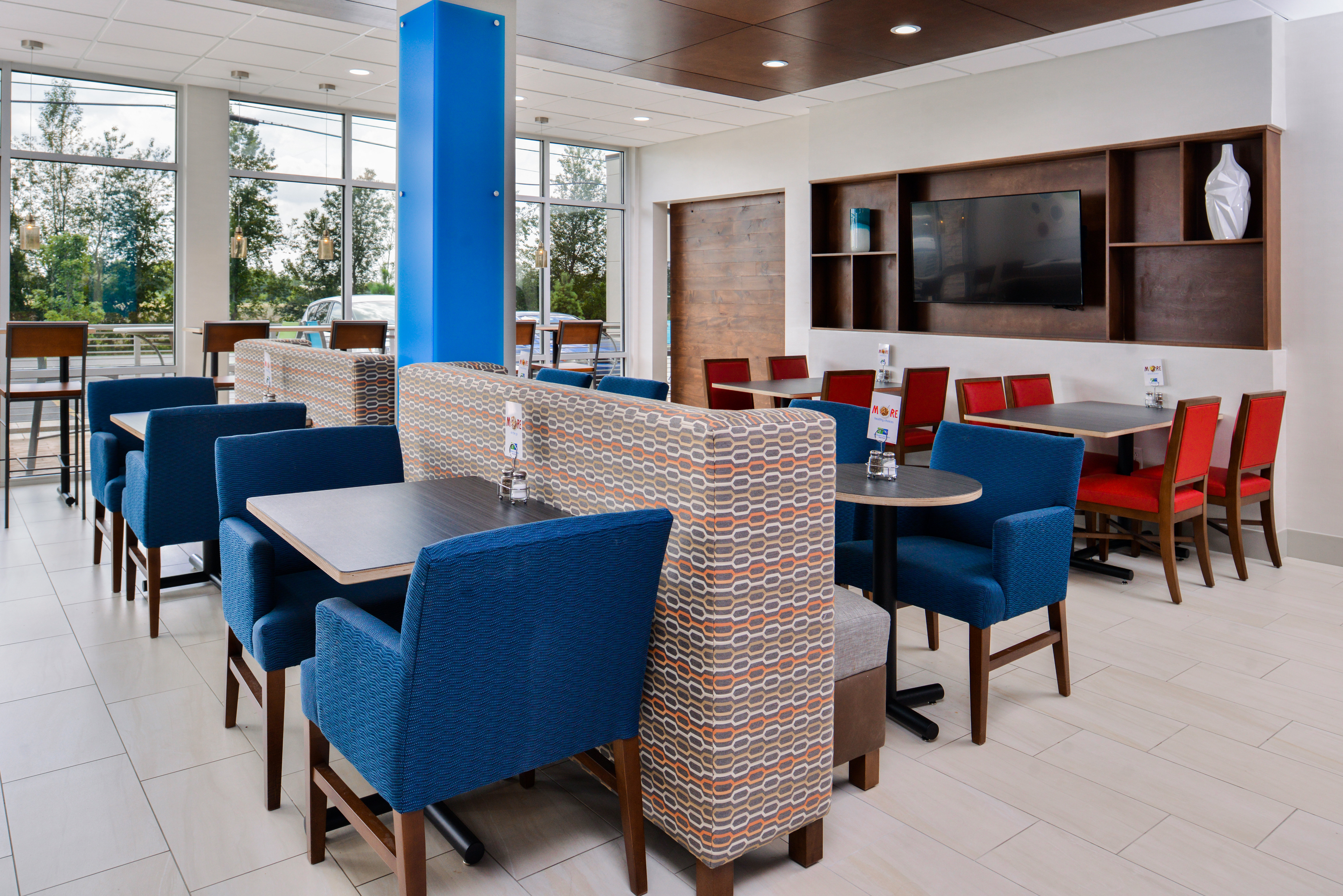 Holiday Inn Express Suites Siloam Springs 43/57