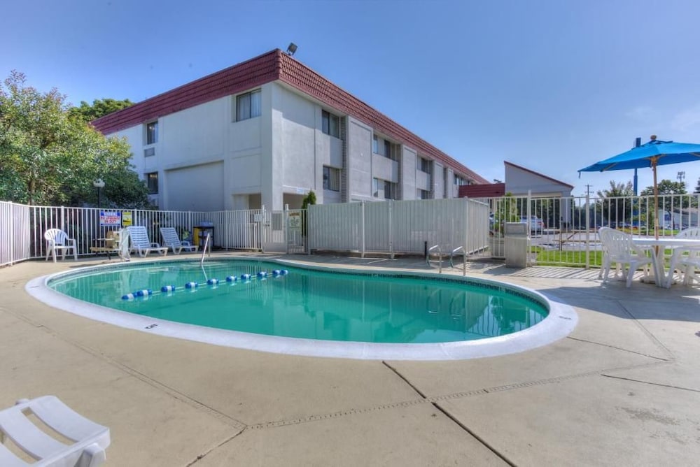 Motel6 Portland, OR - Tigard West 3/49