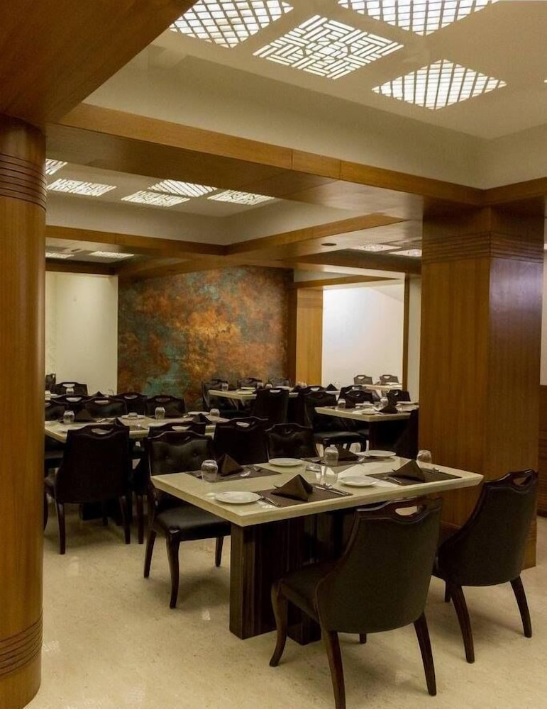 Aarya Grand Hotels Resorts 24/39