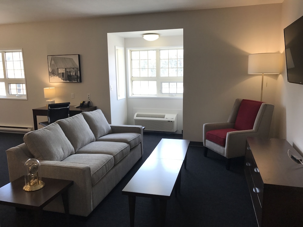 Edgewater Hotel 45/66
