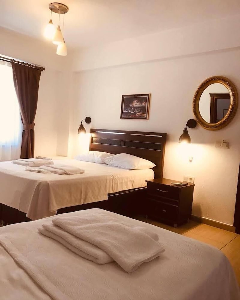 Albatros Hotel 15/33