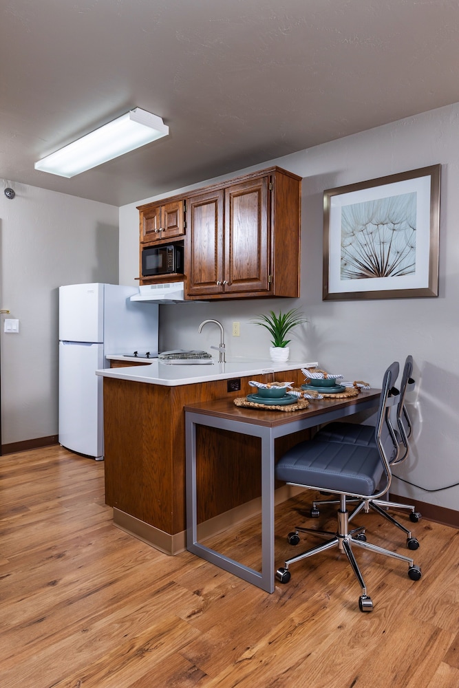 Extended Stay Airport 37/50