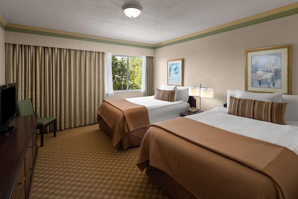 Royal Scot Hotel & Suites, Trademark Collection by Wyndham 23/76