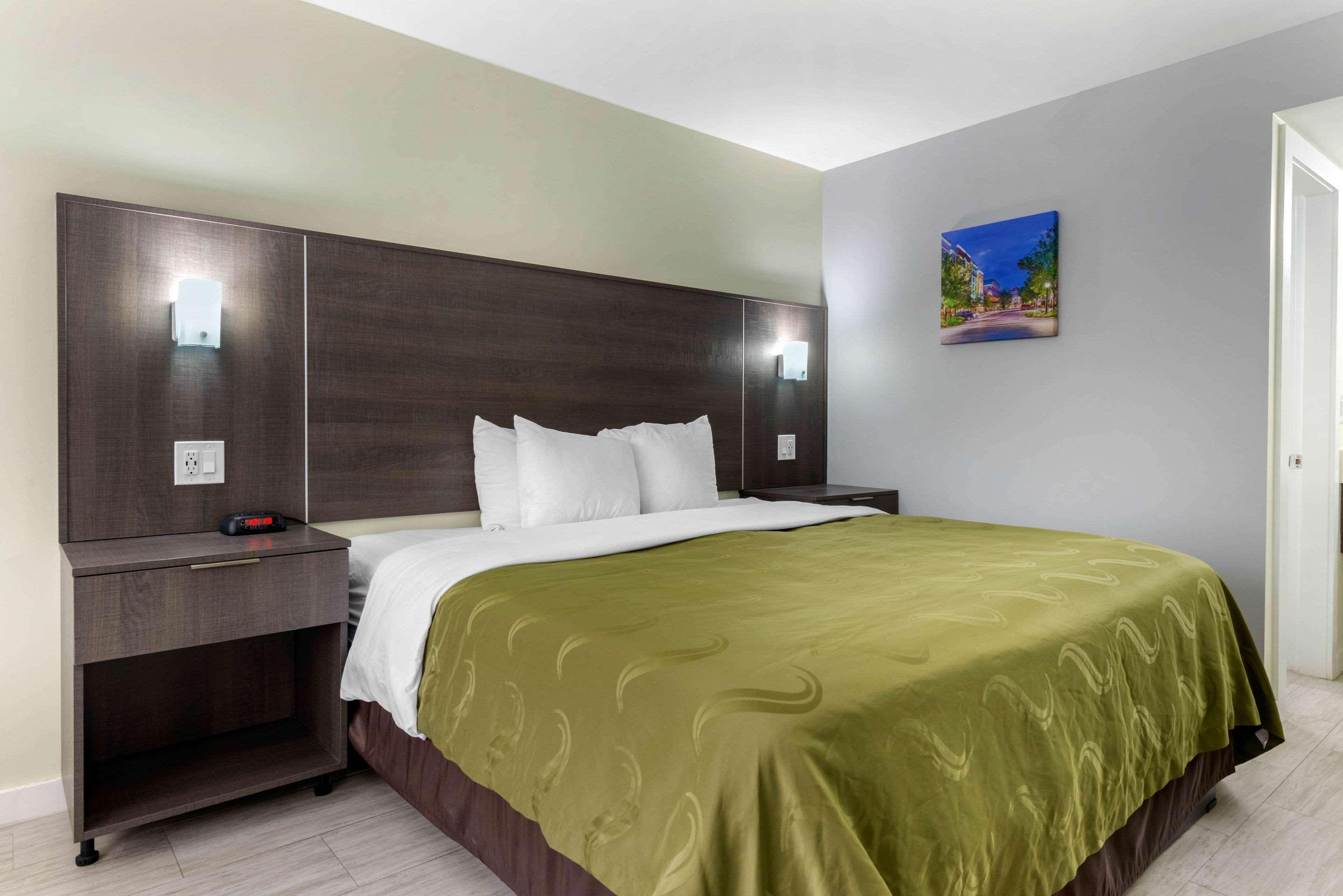 SUITE, KING BED