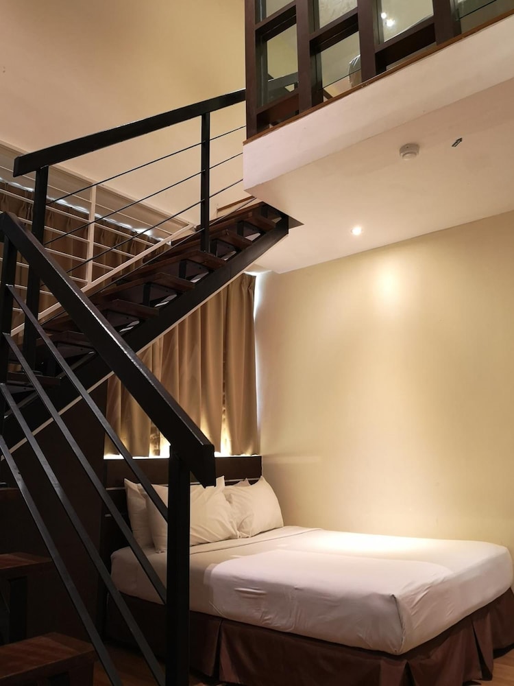 Seasons View Hotel 11/22