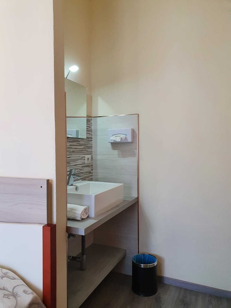 ALBERGO PARADISO 38/39