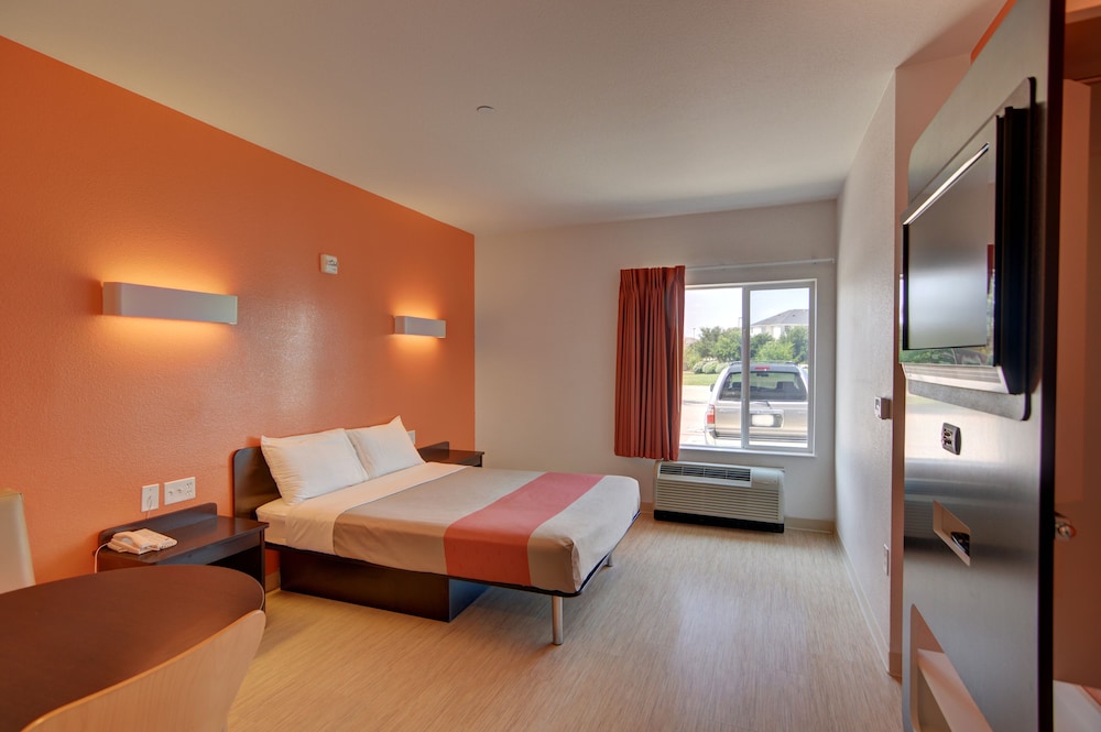Motel6 Roanoke, TX - Northlake - Speedway 21/48
