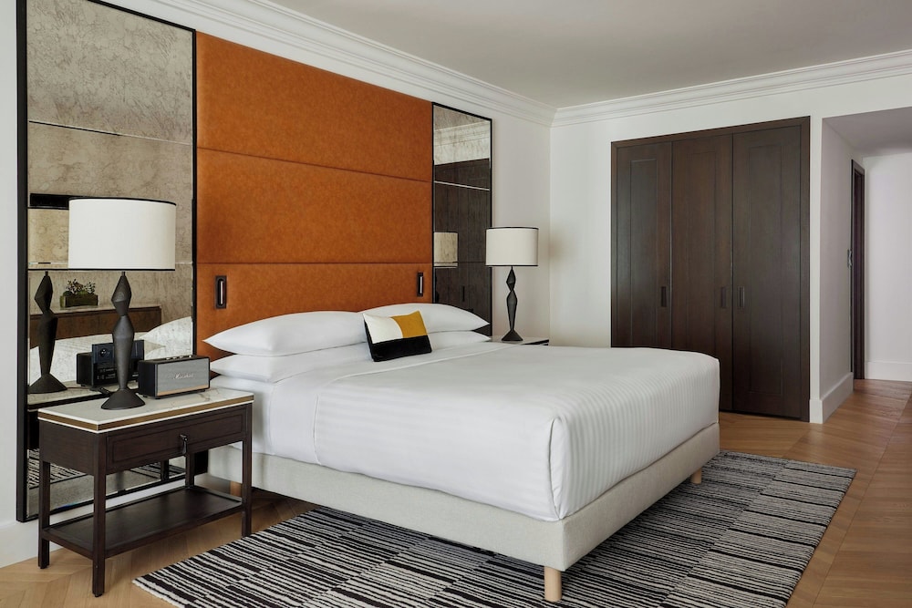 PARISIAN, JUNIOR SUITE