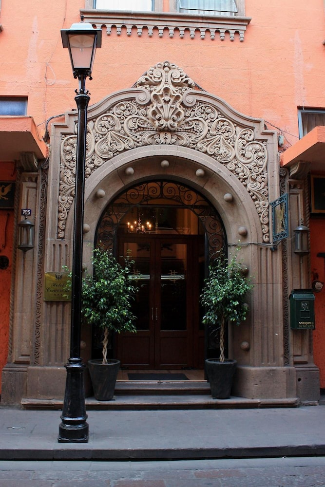 Gran Hotel Concordia 2/42