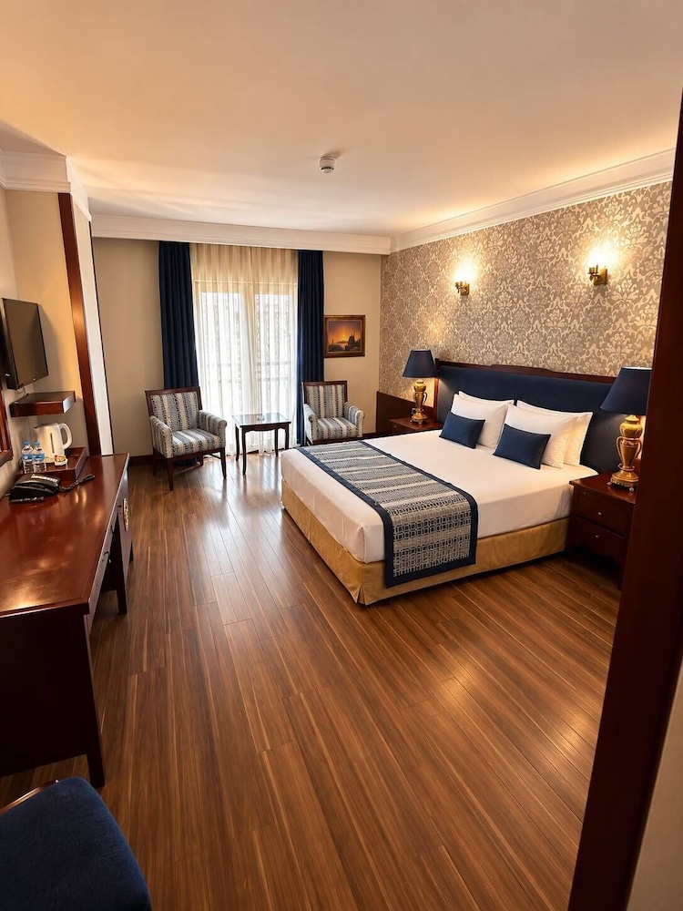 Boutique Princess Hotel 12/87