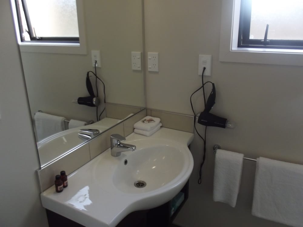 2 Bedrooms, Standard, King and Twin Beds