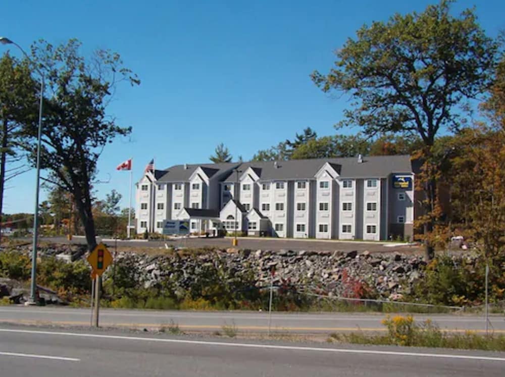 Microtel Inn By Wyndham Parry Sound 21/24