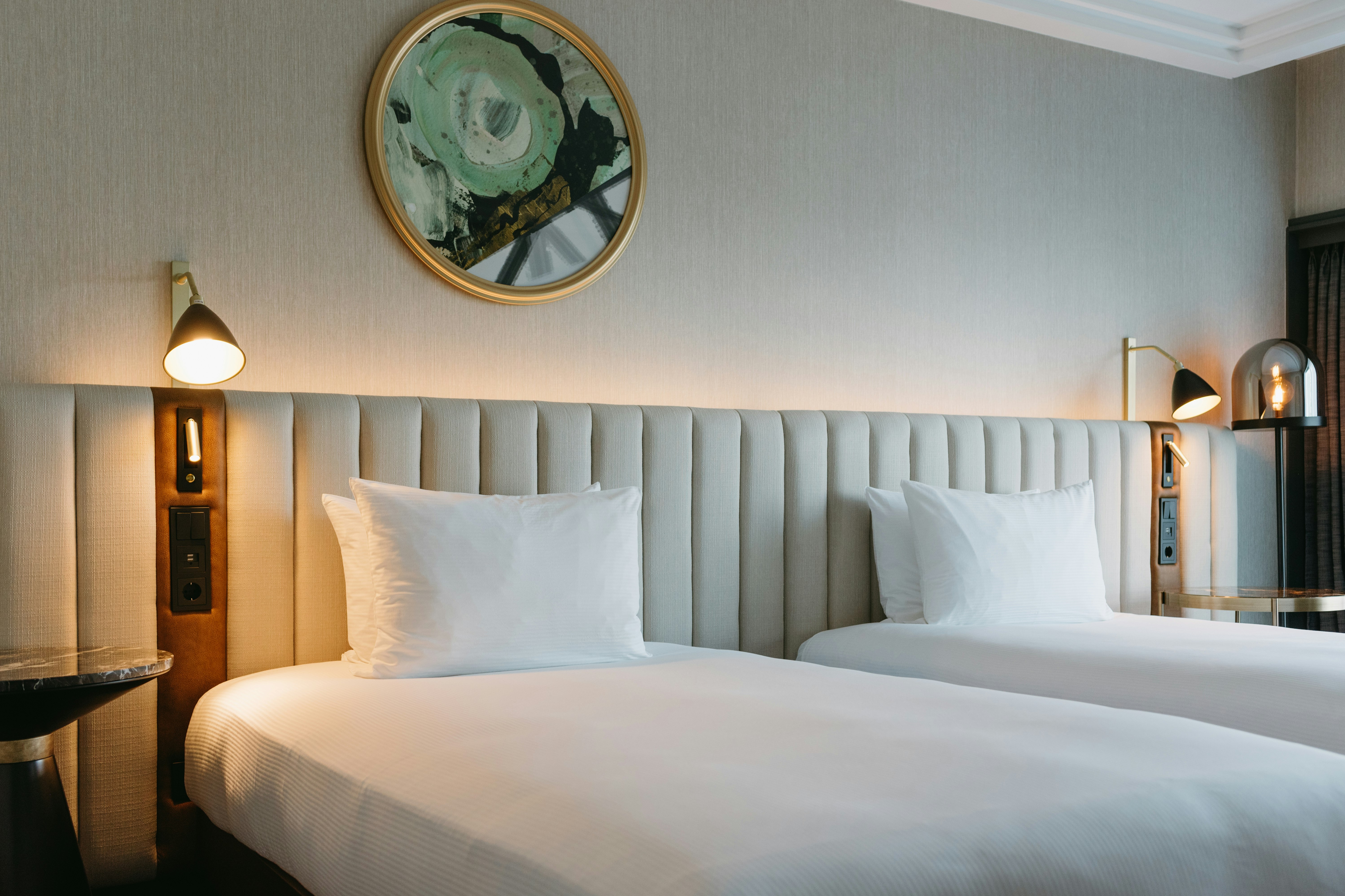 EXECUTIVE, TWIN BEDS