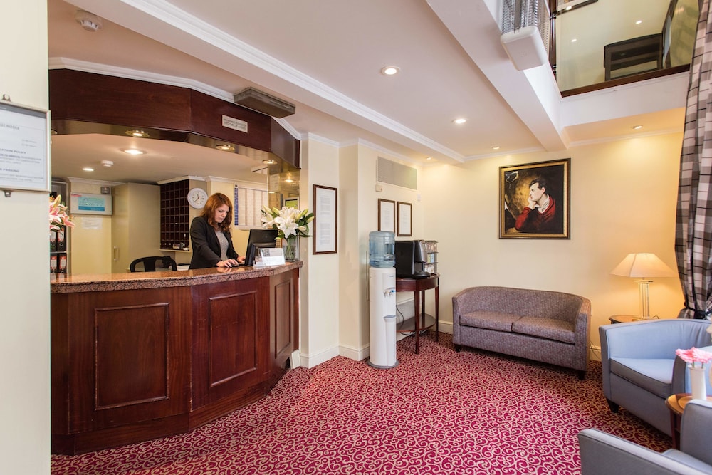 Byron Hotel 4/69