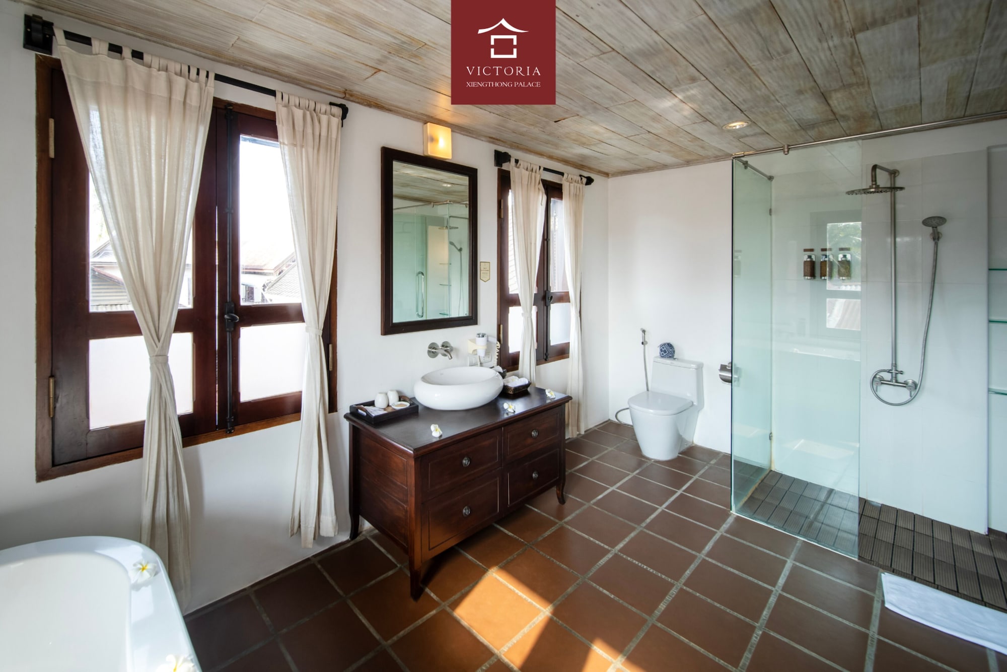 Victoria, Suite, King Bed, Garden View 5/7