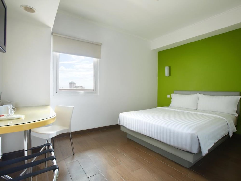 Smart, Hollywood, King Bed، Amaris La Codefin Kemang 2/10