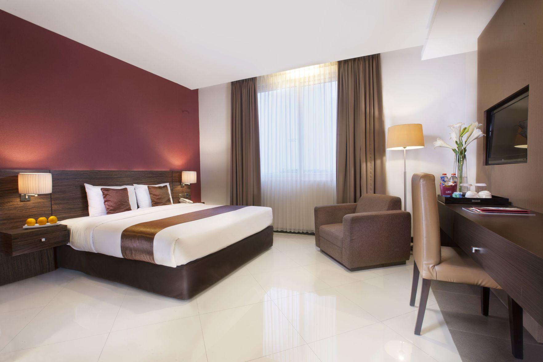 L Room, King Bed