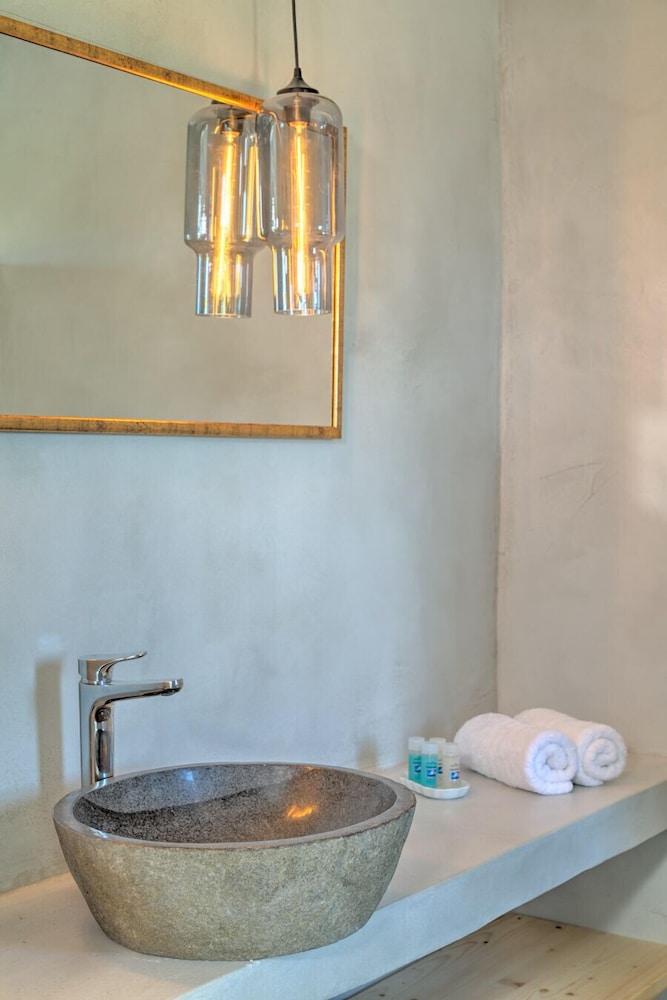 9 Muses Exclusive Apartments 70/72