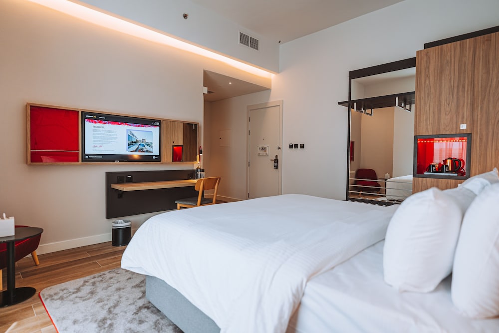 STANDARD, KING BED, CITY VIEW