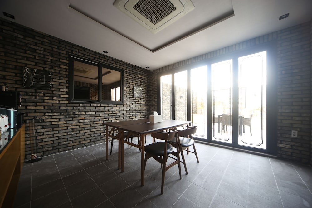 Brown Dot Hotel Beom il 14/30
