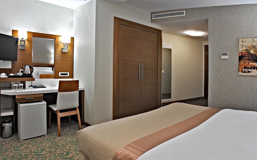 Selcuk Hotel Sems I Tebrizi 38/93