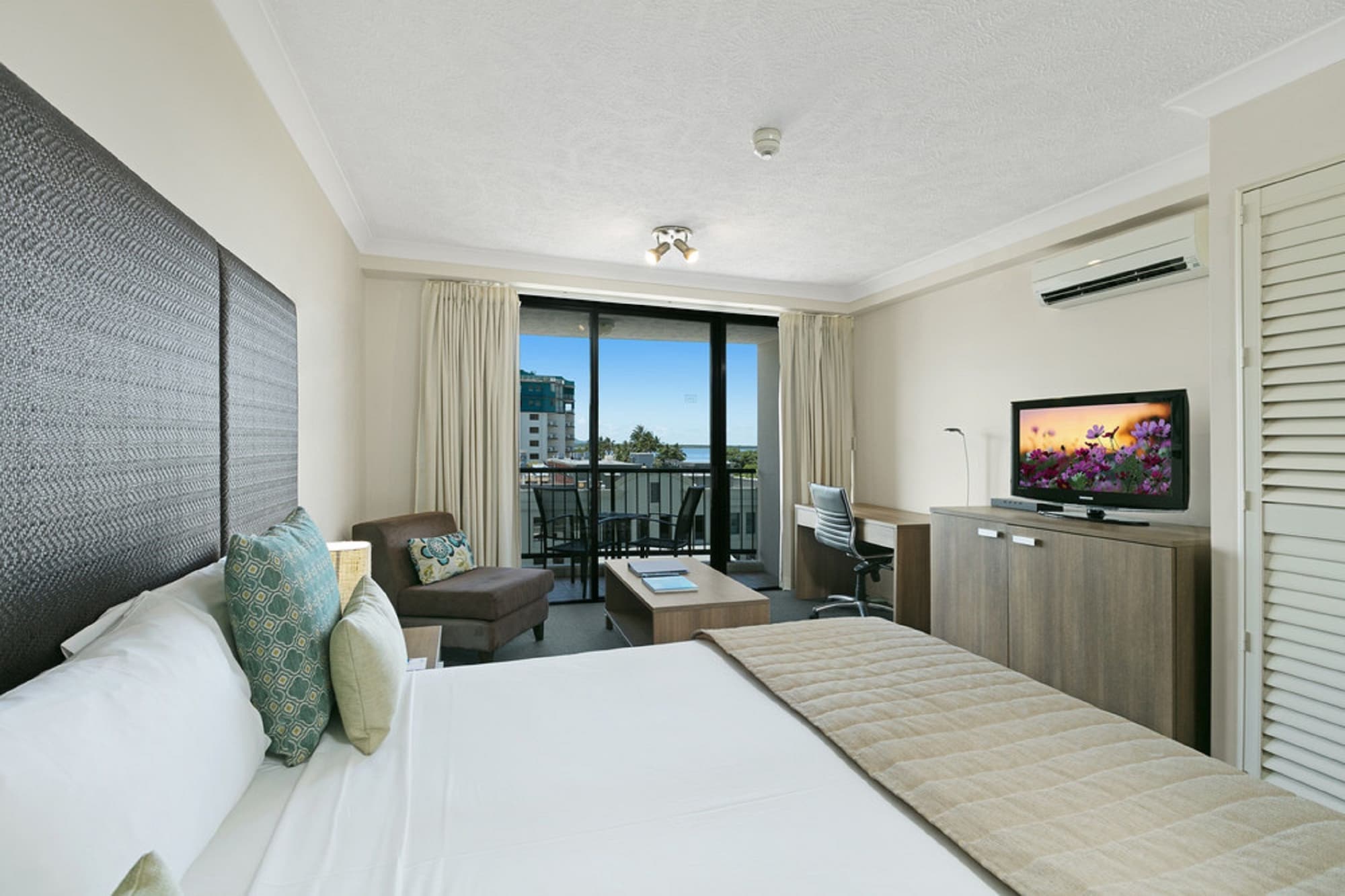Room, King Bed, Esplanade View