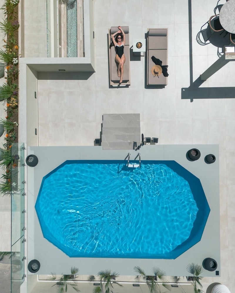Inea Hotel and Suites 60/78