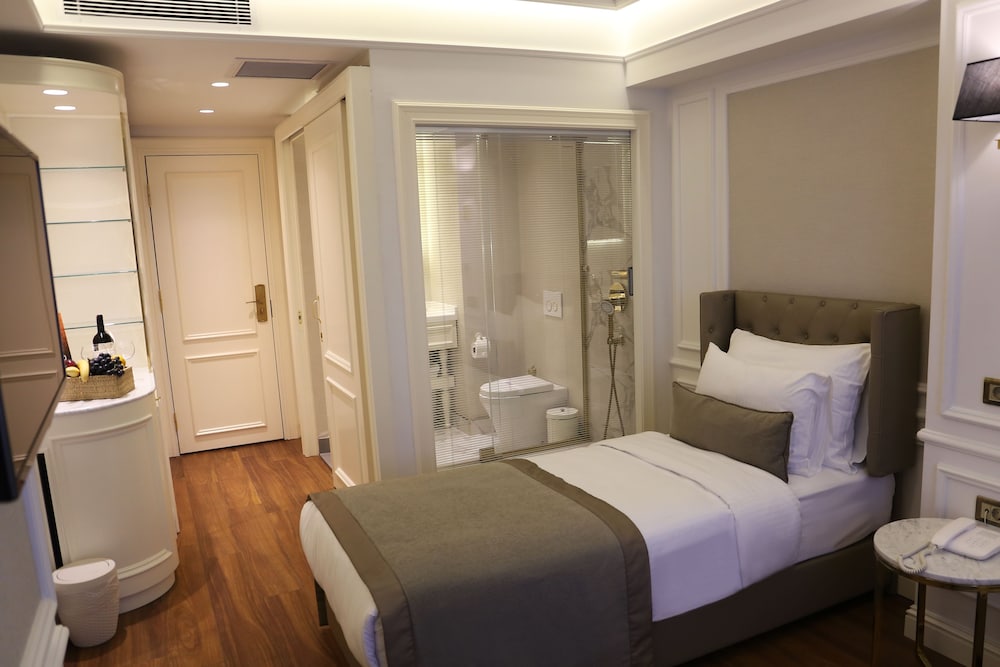 Mina Hotel 19/69