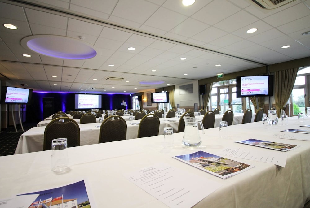 Peninsula Hotel Guernsey 26/37