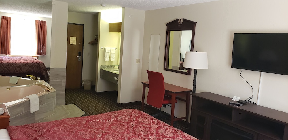 Rodeway Inn Cedar Rapids Westdale 16/27